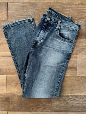 Levi’s Classic Medium Wash Straight Leg Jeans 33 x 32